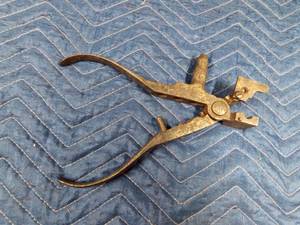 lot 270 image: Vintage Bullet mold reloading tool