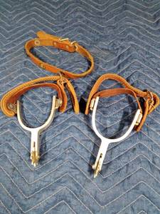 lot 265 image: Set of spurs and a collar decorated with shell tops