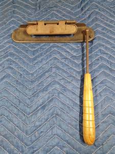 lot 266 image: Vintage skeet and trap shooting handheld thrower