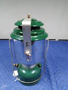 lot 213 image: Vintage Jan 1971 Coleman lantern with reflector shield