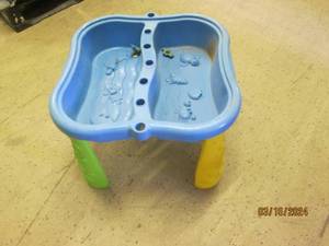lot 75 image: kids play table...