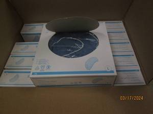 lot 193 image: case of 10 boxes of 75 large hair bouffants blue