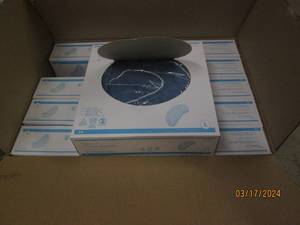 lot 195 image: case of 10 boxes of 75 large hair bouffants blue