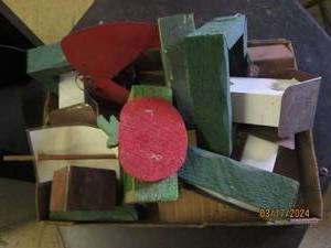 lot 263 image: lot of bird feeders...