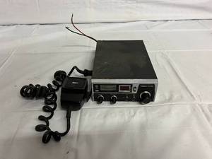 Realistic TRC-422A 40 Channel CB Radio - Works