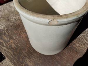 Redwing, 4 gallon crock, small chip.