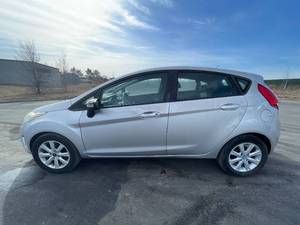 2013 Ford Fiesta SE - 2 OWNERS