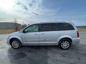 2012 Chrysler Town AND Country Touring