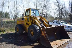 lot 2 image: Case w30 wheel loader