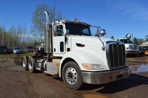 lot 6 image: 2013 Peterbilt 386