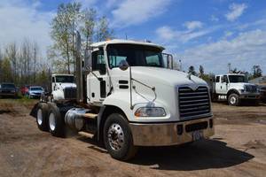 lot 7 image: 2011 Mack pinnacle CHU613