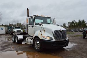 lot 8 image: 2009 International Prostar