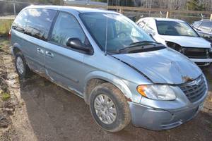 lot 21 image: 2006 Chrysler Town And Country