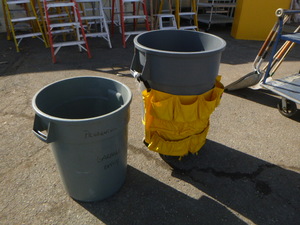 2 Garbage Cans