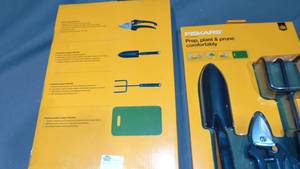 lot 123 image: 2 Pack Fiskars 4 Piece Planter Set Prep, Plant & Prune Comfortably
