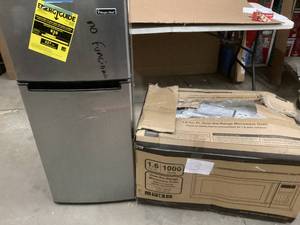 lot 3 image: Appliances for parts o repair Costumer returns See Pics