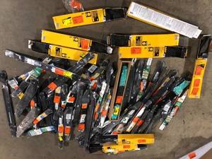 lot 26 image: Lot of Assorted Lawn Mower Blades Various Sizes and Conditions Customer Returns See Pictures