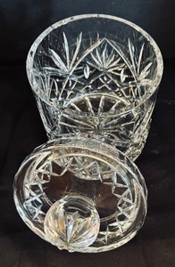 lot 50 image: Stunning Crystal Biscuit Jar