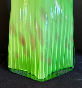 lot 52 image: Art Glass Style Purse Figurine