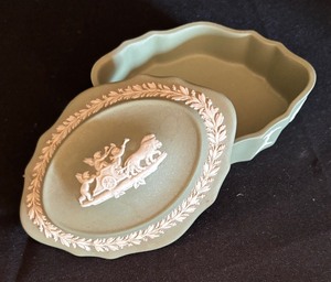 lot 64 image: Vintage Wedgwood Trinket Dish