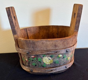 lot 93 image: Decorative Baskets and a Bucket