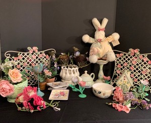 lot 37 image: Great Easter  Spring Collection of Home Decor