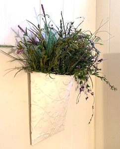 lot 38 image: Pretty White Metal Wall Hanging with Faux Greenery
