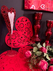 lot 84 image: One Stop Valentines Shop Faux Roses, Felt Placemats, Table Cloth, Candle Holders and so Much More