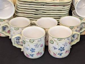lot 3 image: Tracy Porter Evelyn Dish Set