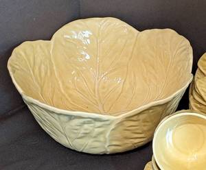 lot 45 image: Yellow Leaf Plates from Portugal