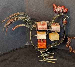lot 46 image: Adorable Rooster Decorative Figurines