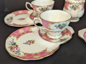 lot 113 image: Royal Albert Lady Carlyle Tea Cup Set