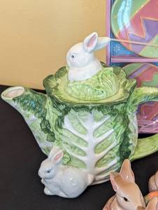 lot 125 image: Decorative Ceramic Easter Decor including Fitz and Floyd