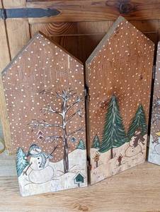 lot 128 image: Painted Wood Christmas Decor