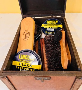 lot 142 image: Vintage Shoe Shine Wooden Box
