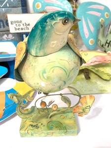 lot 150 image: Whimsical Collection of Spring  Summer Decor and Plastic Serving Dishes