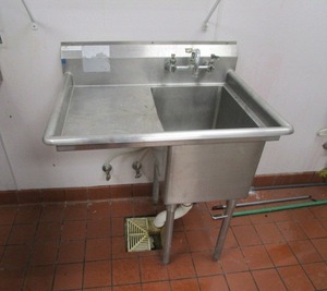 lot 13 image: Duke SS Sink 36x27x38