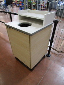 lot 40 image: Garbage Can Enclosure 24x24x42