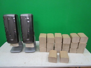 lot 66 image: Napkin Dispensers & Napkins