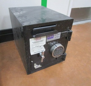 lot 77 image: Safe 13x15x17