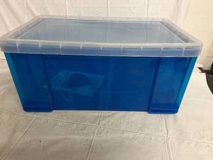 64L Blue Plastic Tote With Lid