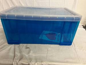 64L Blue Plastic Tote With Lid