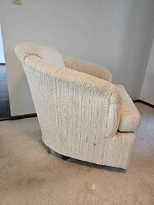 lot 65 image: Cream Tone Swivel Slipper Chair