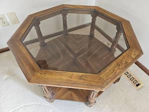 lot 22 image: Richmond Furniture Mid-Century Modern Cocktail Table