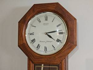 lot 37 image: Seiko Wall-Hanging Pendulum Clock