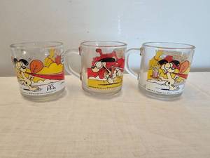 lot 100 image: Garfield McDonalds Souvenir Cups