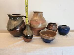 lot 45 image: Handsome Collection of Earthenware Pottery