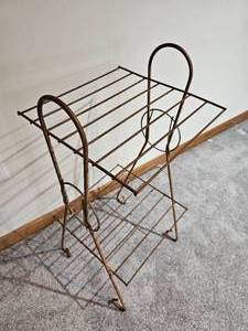 lot 111 image: Retro Metal Plant Stand