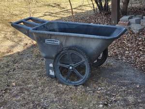lot 132 image: Rubbermaid Rugged Plastic Wheel Barrow