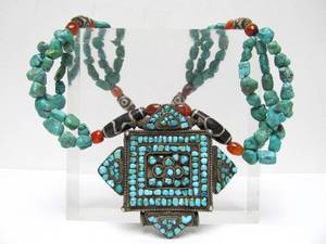 lot 9 image: Antique Turquoise & Silver Tibetan Gao Prayer Box Necklace 